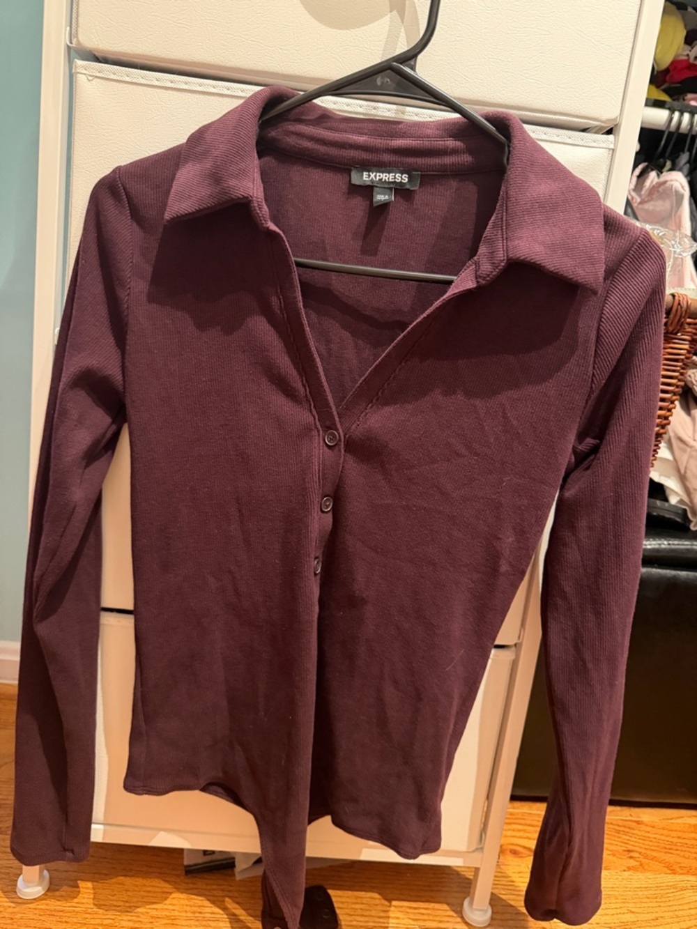 Express Ribbed Button-Front Long Sleeve Top in Plum bodysuit small